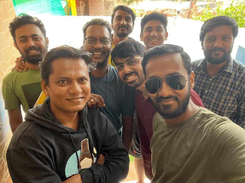 Vishal with Mobile Team- LogiNext (1)